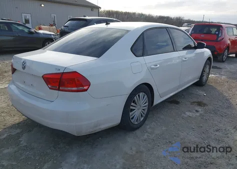 2014 Volkswagen Passat 1.8T S z USA, uszkodzony, nr VIN 1VWAT7A36EC086642